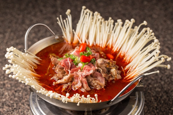 金针红汤肥牛-Garlic-Cooked-Tender-Beef-0